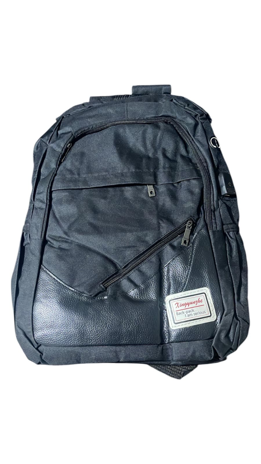 mochila negra